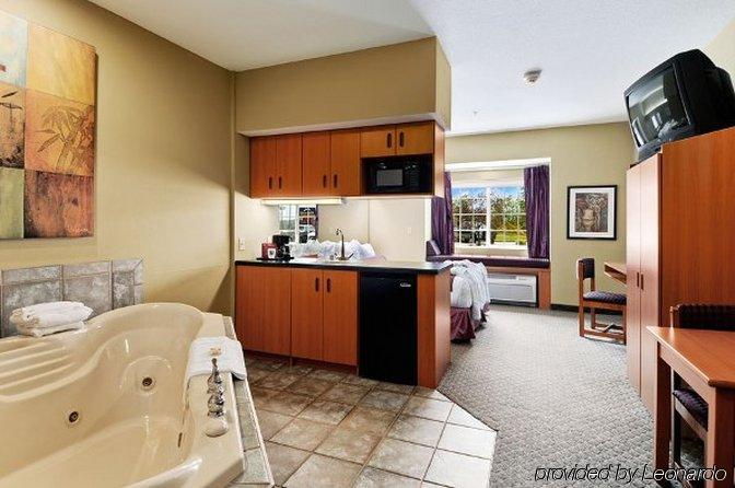 Stay Beyond Inn & Suites Elma Номер фото