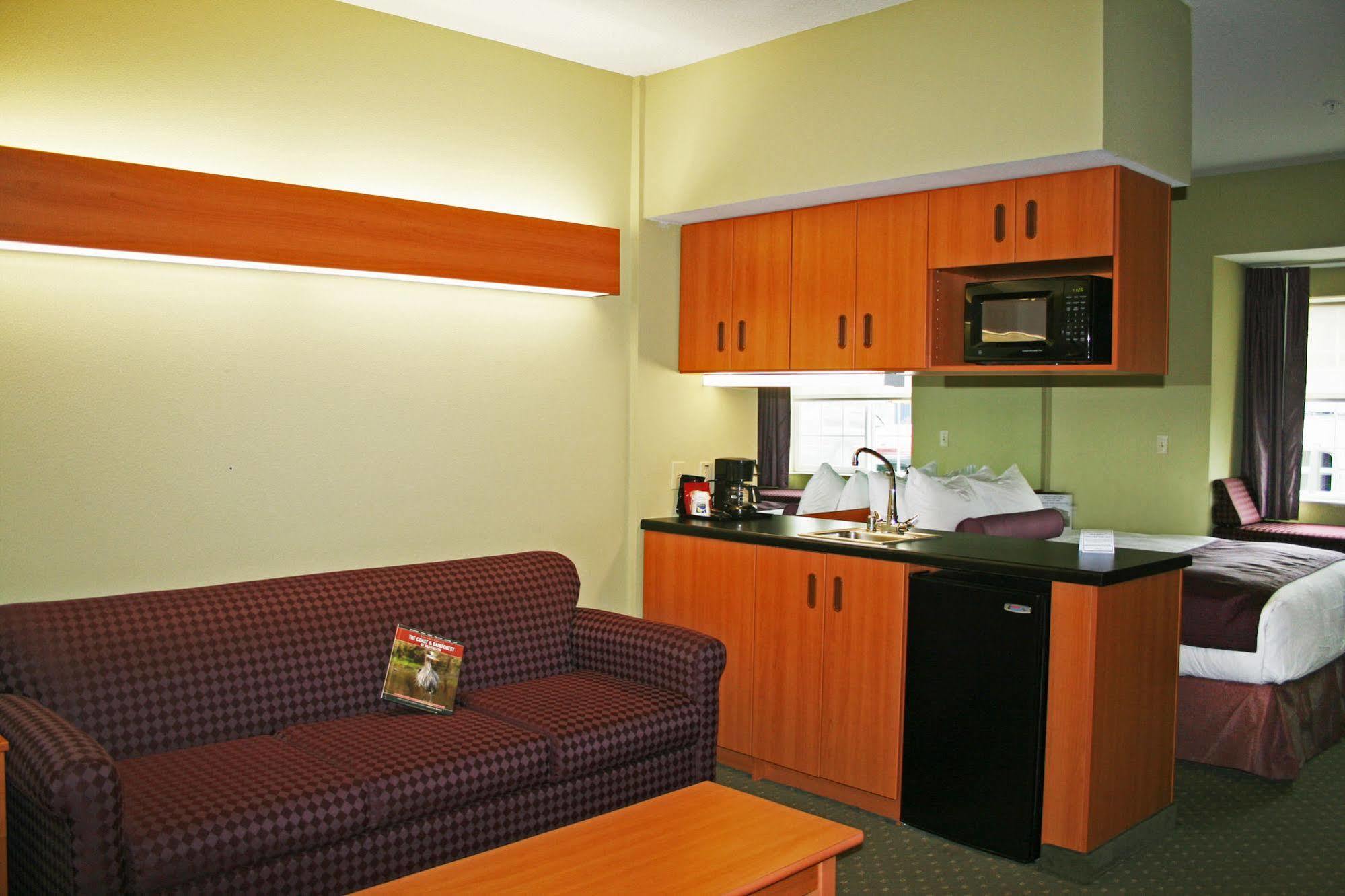 Stay Beyond Inn & Suites Elma Экстерьер фото
